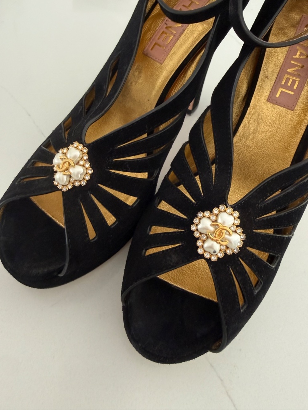 Chanel Suede Pearl Shamrock CC Heeled Sandals Black Heels Sz 40 - Picture 6 of 10